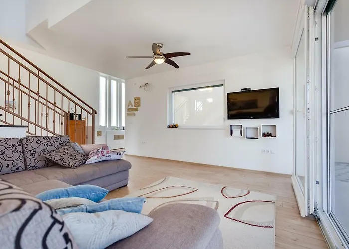 Nyaraló Mathilde Ugljan